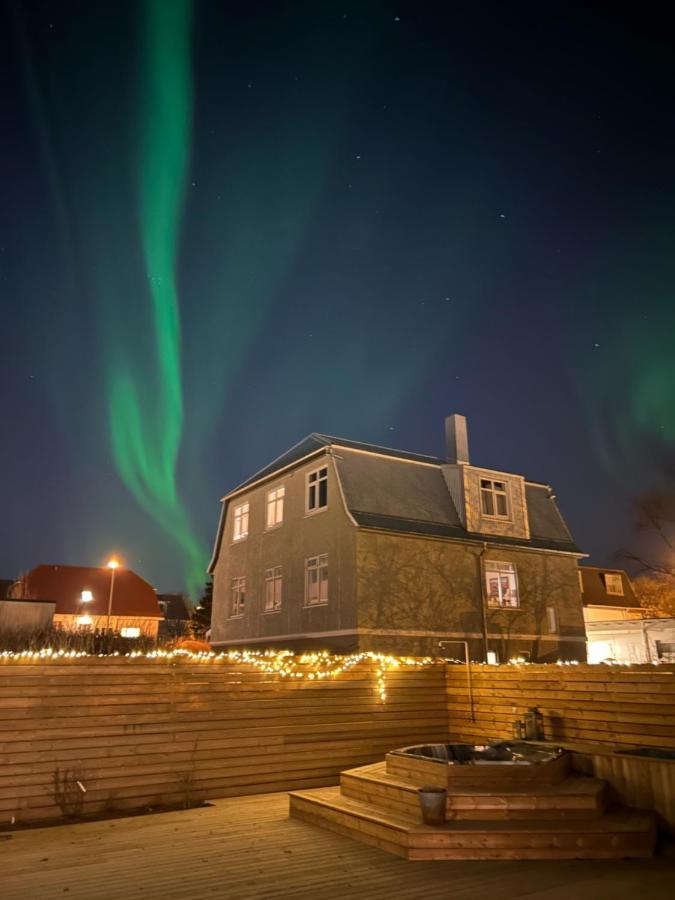 Lovely Studio Apartment With Hot Tub Reykjavík Exterior photo